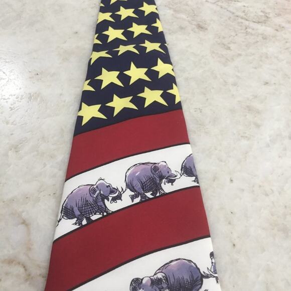 MIKE LUCKOVICH SILK ELEPHANT DESIGN TIE - Picture 4 of 7